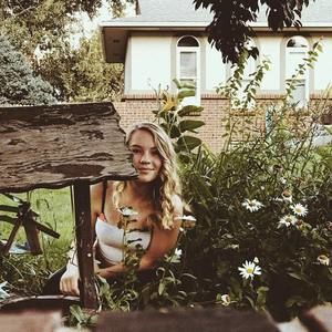 Meet your Posher, Alexis